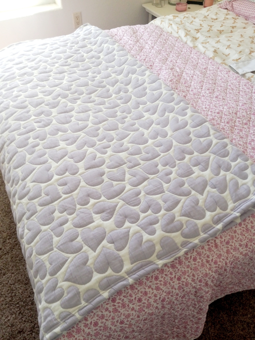 Darling ,Unique Periwinkle and White Heart Quilted Comforter..TWIN SIZE - Picture 2 of 3